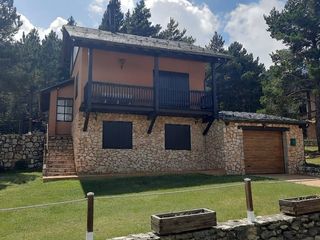 Chalet in Avda. port del comte 95. Casa en venta cerca pistas de squi