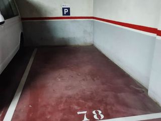 Miete Autoparkplatz in Carrer de santiago 6. Plaza de parquing para coche grande