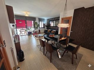 Dúplex a Calle montserrat roig  4. Duplex en venta