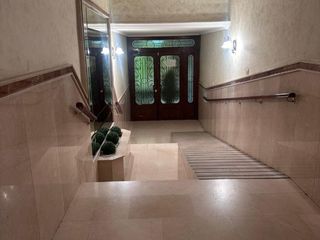 Appartement à Calle sebastián elcano 5. En venta amplio ático con terraza exterior.