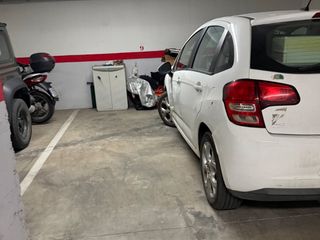 Miete Motorradparkplatz in Av jaume i  66. Parking para motos