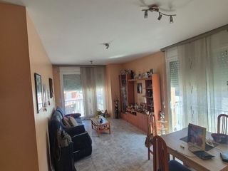 Flat in Carrer de santiago rusiñol 8. Piso todo exterior en llave de oro ascensor