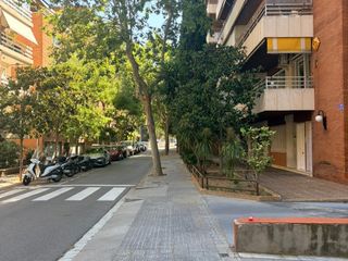 Aparcament cotxe a Alt de gironella 42. Gran plaza de aparcamiento en via augusta - general mitre | fáci