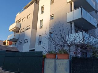 Piso en Calle mayor 5. Piso seminuevo de tres habitaciones y dos baños, muy luminoso, c