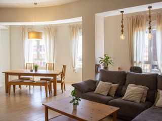 Appartement à Calle san vicente mártir 147. Piso reformado y luminoso junto a plaza de españa