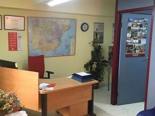 Local Comercial a Avenida regimiento galicia  13. Ideal para oficinas y actividades médicas