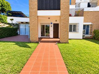 Appartamento in Calle albardín 1. Espectacular bajo con jardín privado de más de 130m a 700m de la