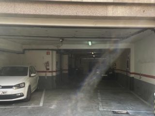 Lloguer Aparcament cotxe a Herzegovina  5. Plaza coche pequeño nivel calle entre mitre y muntaner