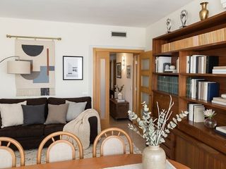 Flat in Emili grahit 23. Migdia-casernes girona. magnífico piso de 120 m2 en venta