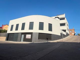 Lloguer Local Comercial a C/ llevant 29. Listo