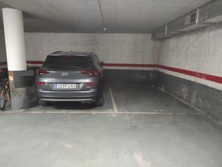 Parking voiture à Carrer d'àngel guimerà 14. Parking en venta coche mediano