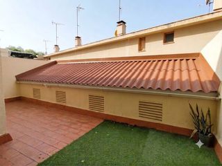 Appartement à Camí fondo 10. Piso con terraza en el centro de mataró, reformado y listo para