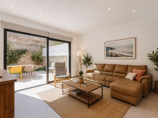 Casa in Gran via de la constitució 34. Casa sostenible de diseño en el centro de artà (2020)