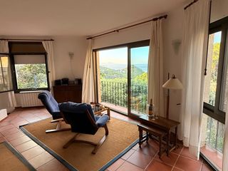 Xalet a Carrer rec de sa tuna 0. Casa independiente con vistas al mar,  terraza amplia  y espacio