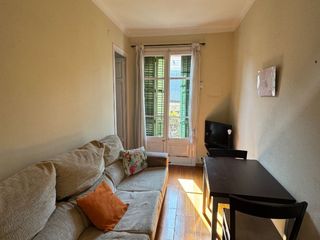 Alquiler Piso en Vallhonrat 20. Piso de 2 habitaciones en poble sec, junto a plaza españa