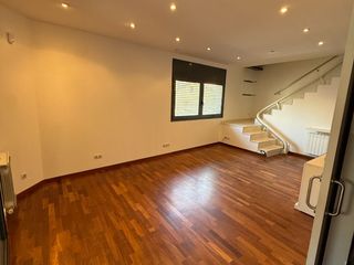 Location Maison à C/barcelona 150. Espectacular y amplia vivienda de 196 m² con dos terrazas y gara
