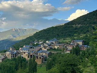 Bauernhof in Carrer del boteral 1. Oportunidad de inversión: casa rural con restaurante en el pirin