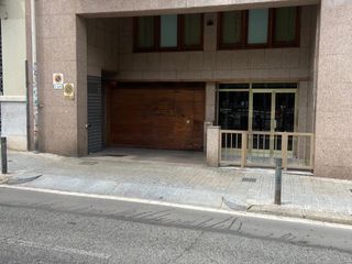 Aparcament cotxe a Diagonal 386. Plaza para coche mediano.
