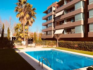 Affitto Piano terra in Josep de perai 5-7. Alquiler de piso en zona inmejorable rodeada de parques y vegeta