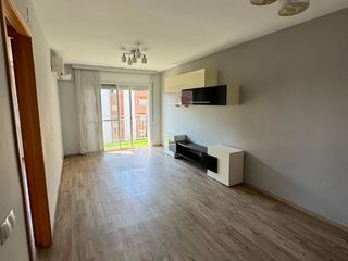 Alquiler Piso en Amposta 93. Piso de 3 hab todo exterior con ascensor, trastero y parking con