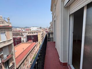 Pis a Carrer del poeta cabanyes 2. Fantastico y luminoso atico en venta
