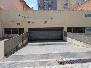 Lloguer Aparcament cotxe a Carrer del treball 215. Parking coche mediano - pequeño