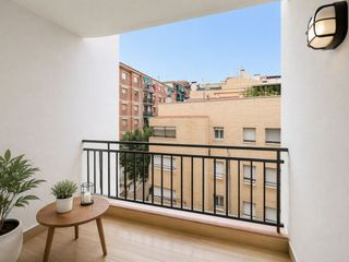 Piso en Cami capellanets 48. Piso reformado de 3 habitaciones con balcón | listo para entrar