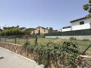 Residential Plot in Carrer frederic marès 61. Parcel·la urbana de 434 m² amb una ubicació excel·lent i tots el