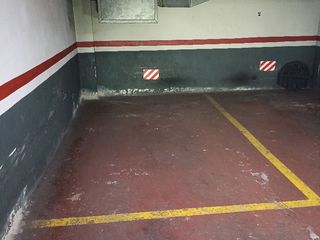 Parking coche en Muntaner 50. Per a cotxe tipus yaris