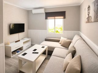 Ground floor in Carrer diego de cárdenas 5. Planta baja totalmente reformada con patio privado en el toscar