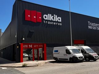 Lloguer Local Comercial a Avinguda de la fama 45. ¿te falta espacio? alkila trastero a tu medida!!
