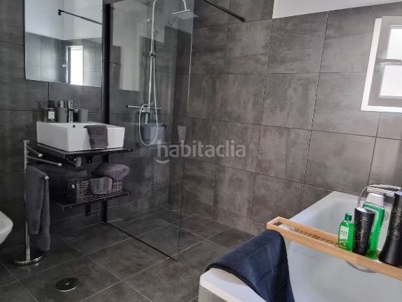 Foto b334cf79-984c-4b41-b516-f9a80b35ff24. Casa a n-340 4 a Lagos