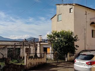 Mas à Vinyot 1. Gran finca en tortellà con vivienda de 8 habitaciones, 3 parcela