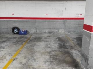 Rent Car parking in Carrer mossèn anton miret 10. Plaza para coche grande en el centro de ribes