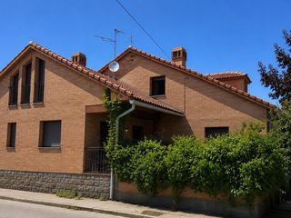Xalet a Ronda poniente 8. Vendo chalet en monegros