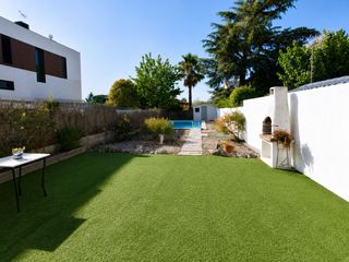Pis a Passeig d'olabarria 83. Exclusiva vivienda con jardin y piscina privada en zona arxivo