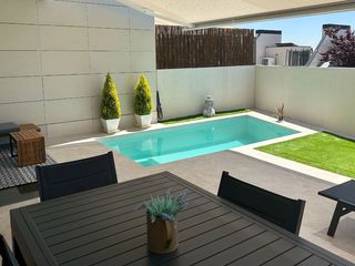 Casa aparellada a Calle camino ancho 2. Directamente particular. precioso chalet pareado obra nueva con