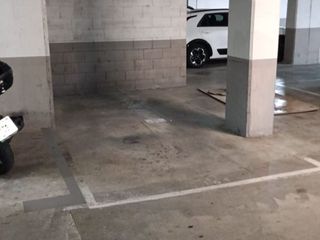 Car parking in Carrer de manresa 5. Se vende parking de 12 m2 (con posibilidad de trastero)