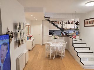 Dúplex en Joan garcia nieto 12. Piso con 4 habitaciones y tres baños
