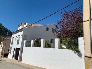 Casa in Las piedras 5. Espectacular chalet adosado en rute: el equilibrio perfecto entr