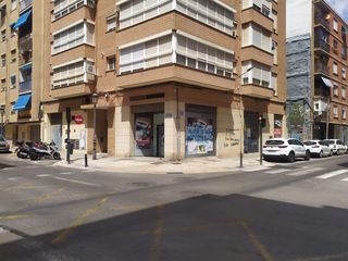 Business premise in Pintor jacomart 26. Se vende local comercial de 140 mts
