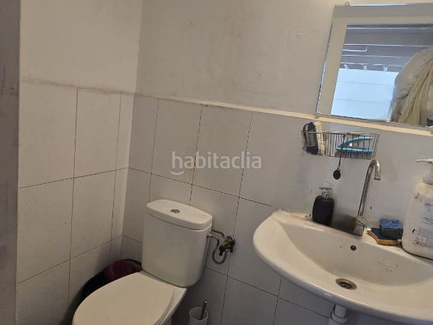Foto 592c4c23-8573-4182-a476-ad50ba5c4a14. Parking coche en carrer baix ebre 4 garaje acceso doble puerta + altillo + wc en Valls