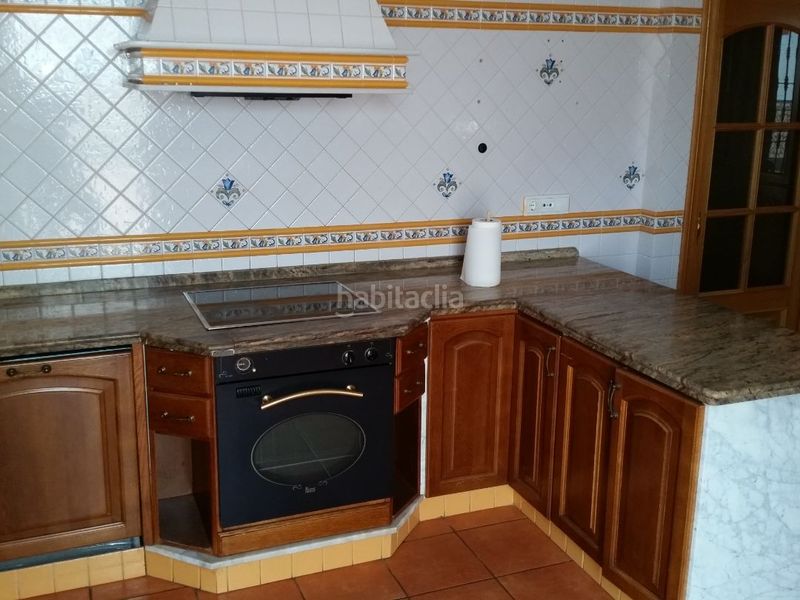Foto 49d3f490-b1c3-4395-b714-d1a520a3b880. Casa adossada a calle velázquez 11 a Algaba (La)