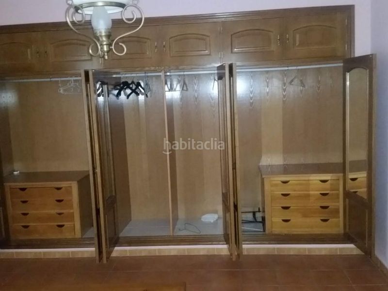 Foto f0cec11e-f3da-4128-82a5-98cf0c98d46d. Casa adossada a calle velázquez 11 a Algaba (La)
