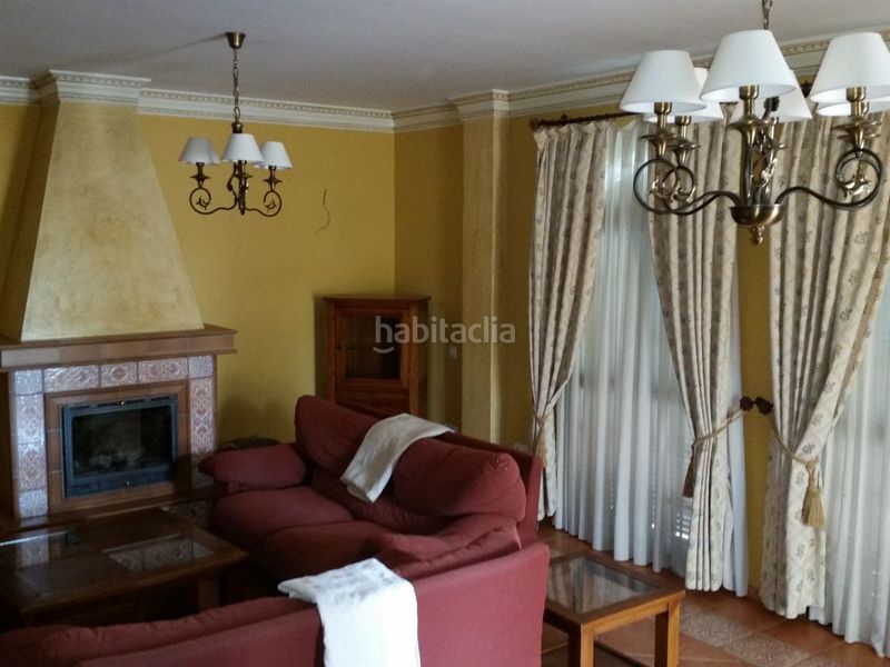 Foto ffedb27d-133e-40b2-8a2e-8d9f6e4e763b. Casa adossada a calle velázquez 11 a Algaba (La)