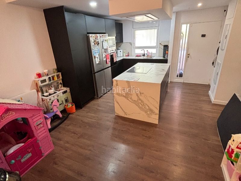 Foto d0b191dd-24bc-4b50-8258-6e7d43de4e68. Casa adossada a calle lluis millet 14 a Corbera de Llobregat