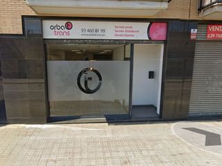 Rent Business premise in Avinguda santiga 34. Local comercial reformado a pie de calle – 135 m²