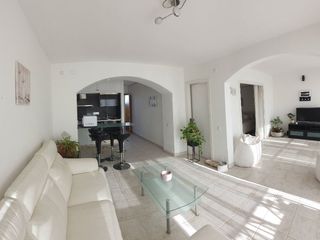 Apartament a Carrer cap ponent 9. Apartamento renovado con dos baños una habitación en suite posib