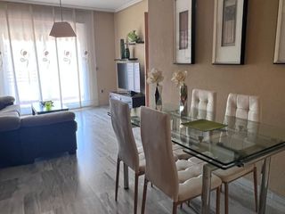 Piso en Pintor racionero castro 18. Encantador y moderno piso céntrico: listo para entrar a vivir o