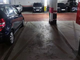 Lloguer Aparcament cotxe a Muntaner  200. Parking para coche pequeño mediano